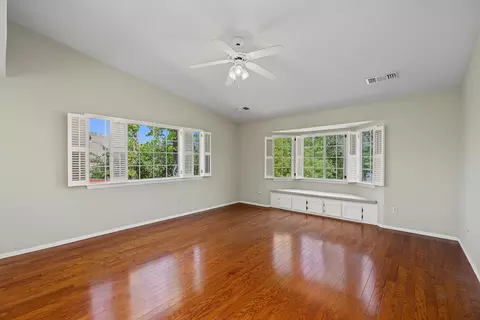 Living - 1910 Kinvarra Way, Redding, CA 96001 photo 4 of 5