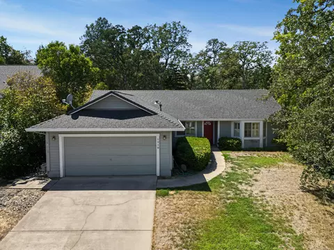 Exterior - 1910 Kinvarra Way, Redding, CA 96001 photo 2 of 10
