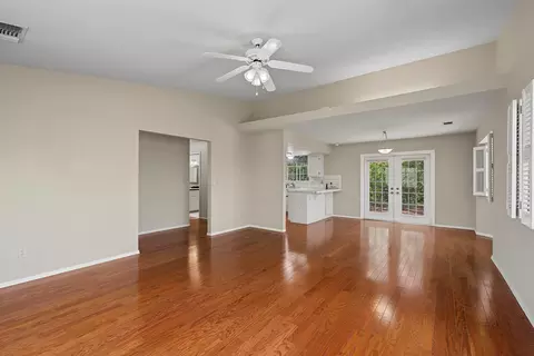Living - 1910 Kinvarra Way, Redding, CA 96001 photo 2 of 5