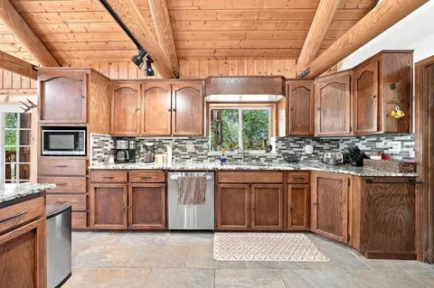 Kitchen - 13606 Jeep Trl, Redding, CA 96003 photo 2 of 8