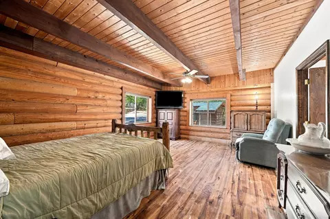 Bedroom - 13606 Jeep Trl, Redding, CA 96003 photo 3 of 5
