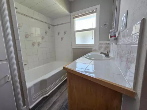 Bath - 665 Second St, Tulelake, CA 96134 photo 3 of 3
