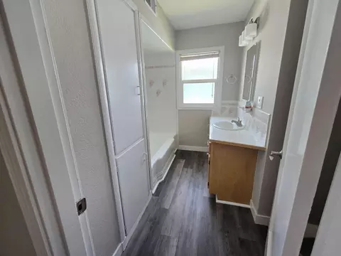 Bath - 665 Second St, Tulelake, CA 96134 photo 2 of 3