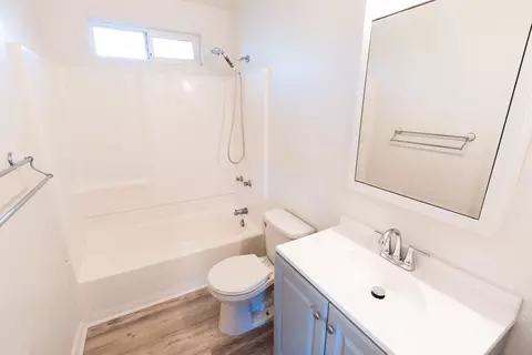 Bath - 13990 S Fork Rd, Igo, CA 96047 photo 1 of 3