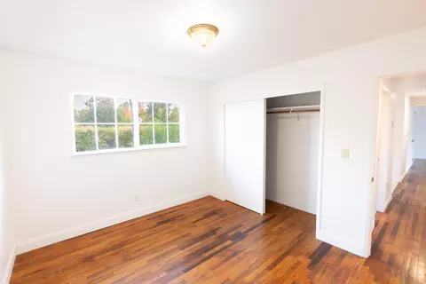 Bedroom - 13990 S Fork Rd, Igo, CA 96047 photo 1 of 5