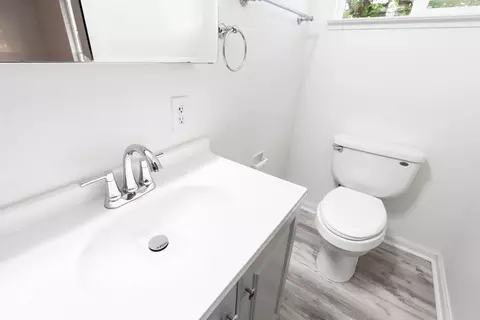 Bath - 13990 S Fork Rd, Igo, CA 96047 photo 3 of 3