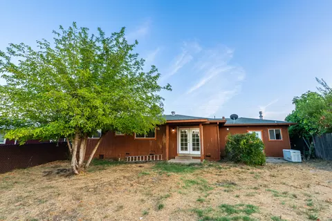 Exterior - 13990 S Fork Rd, Igo, CA 96047 photo 6 of 8