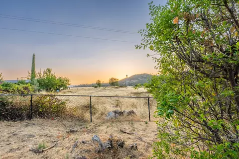 Exterior - 13990 S Fork Rd, Igo, CA 96047 photo 7 of 8