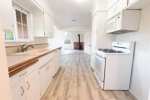 Kitchen - 13990 S Fork Rd, Igo, CA 96047 photo 2 of 2