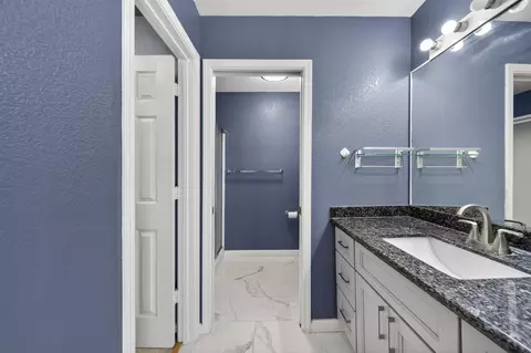 Bath - 3360 Lawrence Rd, Redding, CA 96002 photo 3 of 4
