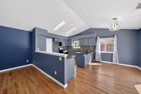 Entry Way - 3360 Lawrence Rd, Redding, CA 96002 photo 1 of 4