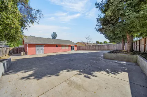 Exterior - 3360 Lawrence Rd, Redding, CA 96002 photo 7 of 9