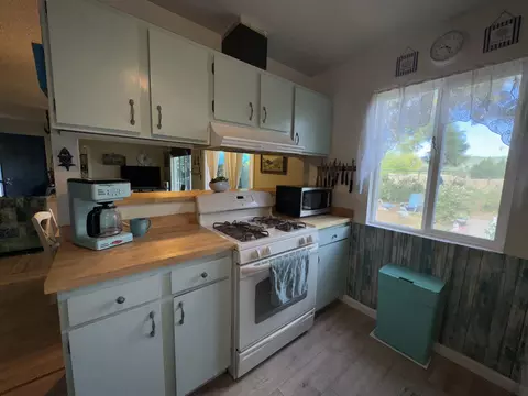 Kitchen - 20645 Roff Way, Burney, CA 96013 photo 2 of 5