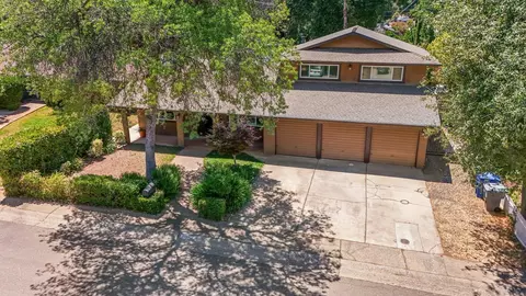3428 Adams Ln, Redding, CA 96002