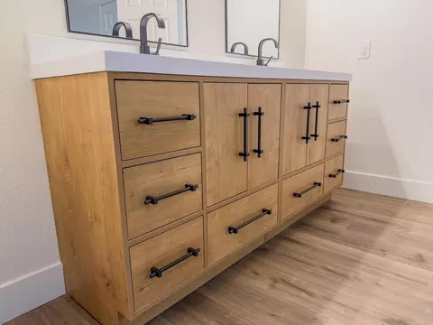Bath - 14150 Bear Mountain Rd, Redding, CA 96003 photo 2 of 4