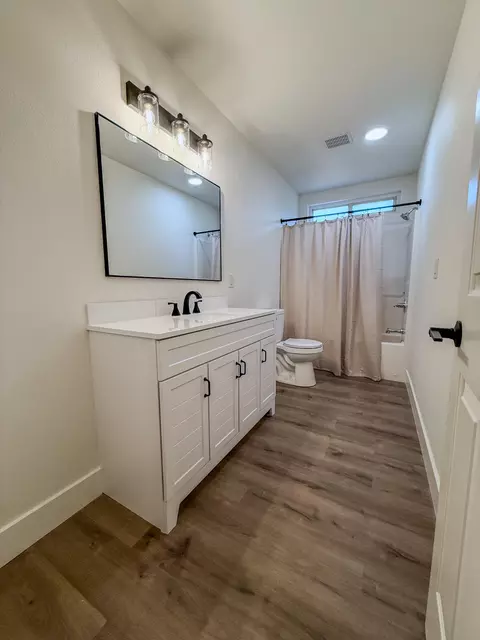 Bath - 14150 Bear Mountain Rd, Redding, CA 96003 photo 4 of 4