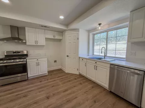 Kitchen - 14150 Bear Mountain Rd, Redding, CA 96003 photo 3 of 4