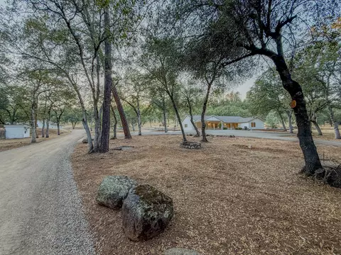 Exterior - 14150 Bear Mountain Rd, Redding, CA 96003 photo 3 of 23