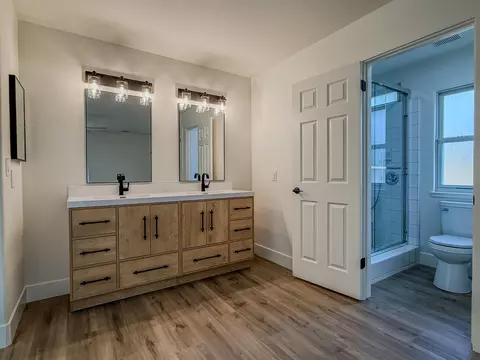 Bath - 14150 Bear Mountain Rd, Redding, CA 96003 photo 1 of 4