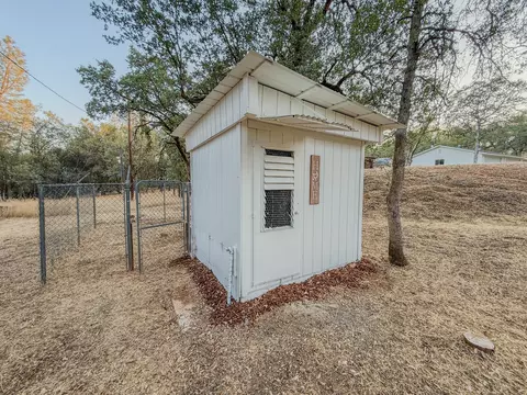 Exterior - 14150 Bear Mountain Rd, Redding, CA 96003 photo 17 of 23