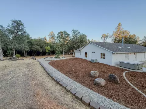 Exterior - 14150 Bear Mountain Rd, Redding, CA 96003 photo 10 of 23