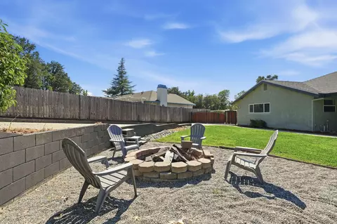 Exterior - 11389 Rugby Hill Dr, Redding, CA 96003 photo 3 of 10