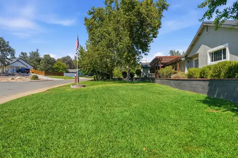 Exterior - 11389 Rugby Hill Dr, Redding, CA 96003 photo 9 of 10
