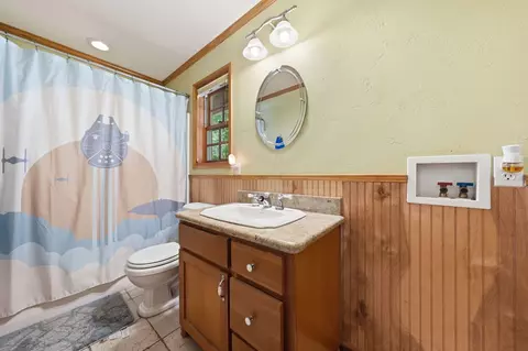 Bath - 8090 Montgomery Cir, Redding, CA 96001 photo 3 of 3