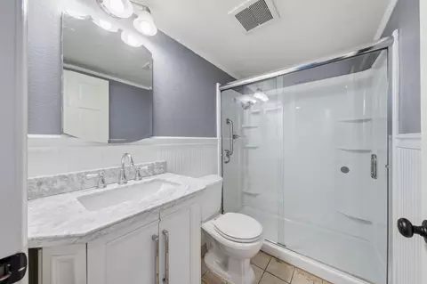 Bath - 8090 Montgomery Cir, Redding, CA 96001 photo 2 of 3