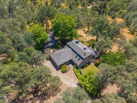 View/Area - 8090 Montgomery Cir, Redding, CA 96001 photo 1 of 4
