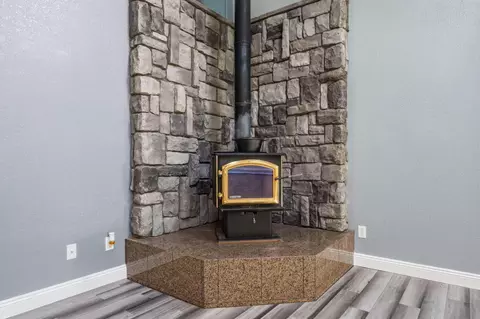 Living - 8090 Montgomery Cir, Redding, CA 96001 photo 3 of 5
