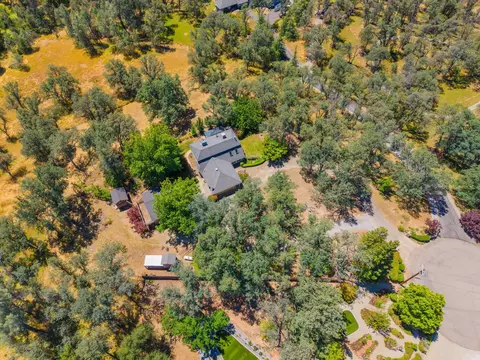 View/Area - 8090 Montgomery Cir, Redding, CA 96001 photo 3 of 4