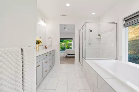 Bath - 9199 Laurel Glen Dr, Redding, CA 96001 photo 5 of 8