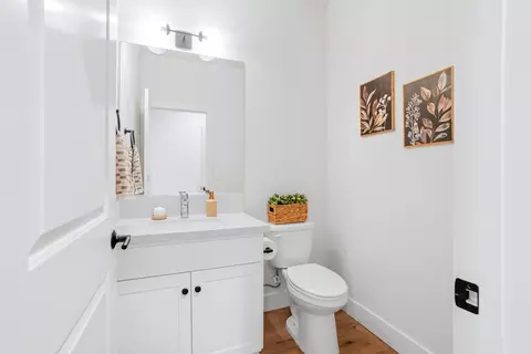 Bath - 9199 Laurel Glen Dr, Redding, CA 96001 photo 1 of 8