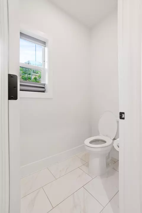 Bath - 9199 Laurel Glen Dr, Redding, CA 96001 photo 4 of 8