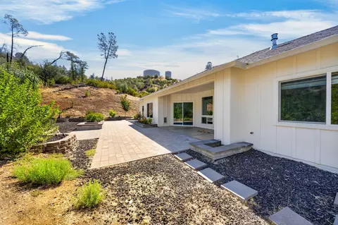 Exterior - 9199 Laurel Glen Dr, Redding, CA 96001 photo 8 of 13