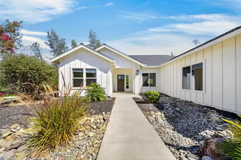 Exterior - 9199 Laurel Glen Dr, Redding, CA 96001 photo 4 of 13