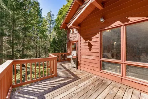 Exterior - 3719 Summit Dr, Mount Shasta, CA 96067 photo 3 of 9