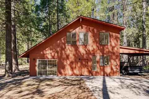 Exterior - 3719 Summit Dr, Mount Shasta, CA 96067 photo 7 of 9