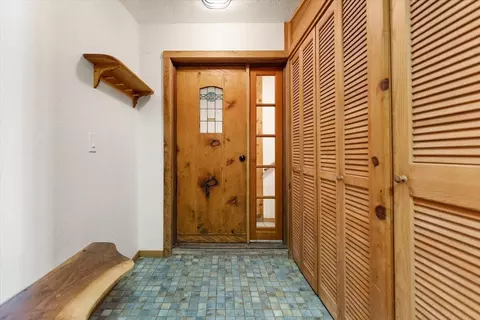 Entry Way - 3719 Summit Dr, Mount Shasta, CA 96067 photo 2 of 2