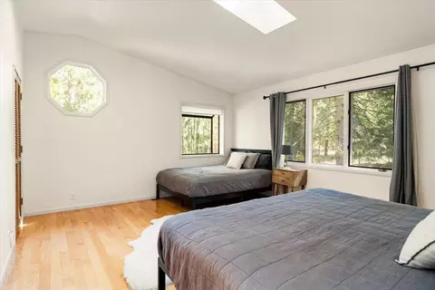 Bedroom - 3719 Summit Dr, Mount Shasta, CA 96067 photo 1 of 5