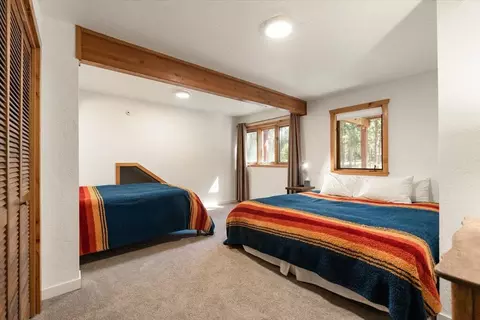 Bedroom - 3719 Summit Dr, Mount Shasta, CA 96067 photo 3 of 5
