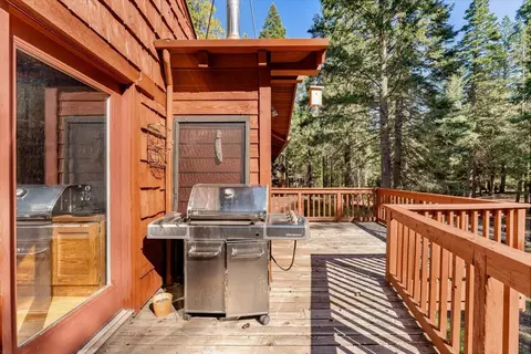 Exterior - 3719 Summit Dr, Mount Shasta, CA 96067 photo 8 of 9