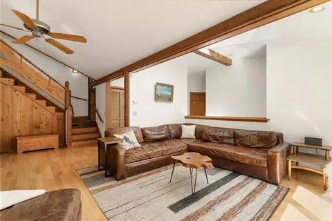 Living - 3719 Summit Dr, Mount Shasta, CA 96067 photo 2 of 6