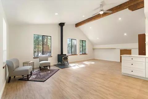 Living - 3719 Summit Dr, Mount Shasta, CA 96067 photo 3 of 6