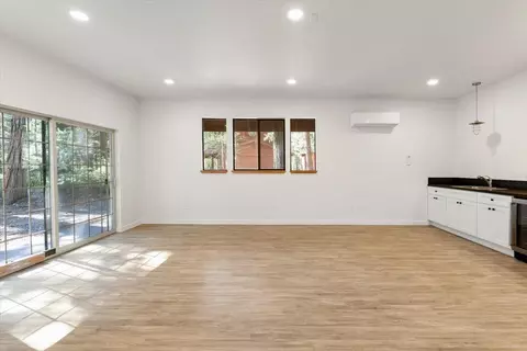 Living - 3719 Summit Dr, Mount Shasta, CA 96067 photo 5 of 6