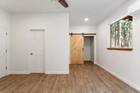 Bedroom - 3719 Summit Dr, Mount Shasta, CA 96067 photo 4 of 5