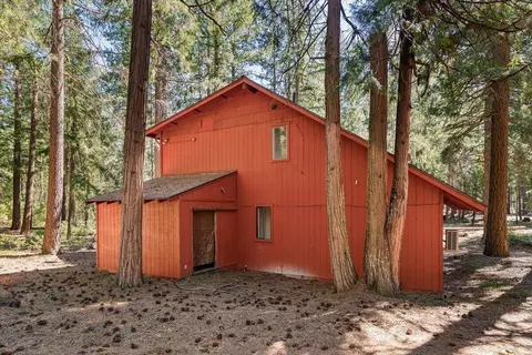 Exterior - 3719 Summit Dr, Mount Shasta, CA 96067 photo 6 of 9