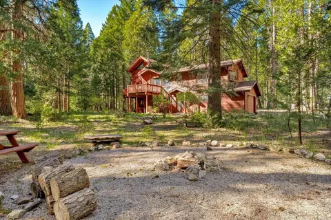 Exterior - 3719 Summit Dr, Mount Shasta, CA 96067 photo 4 of 9