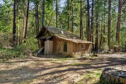 Exterior - 3719 Summit Dr, Mount Shasta, CA 96067 photo 9 of 9
